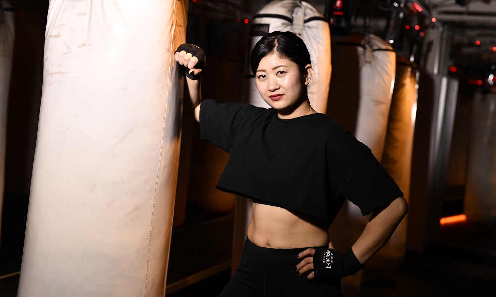 b-monsterパフォーマーの横顔kana