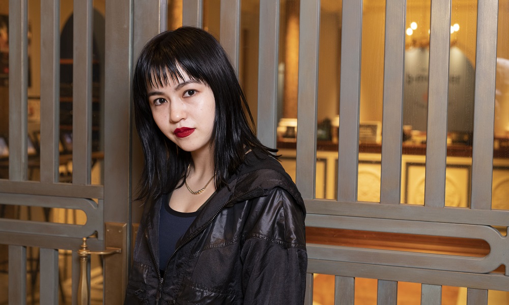 b-monsterパフォーマーの横顔REI